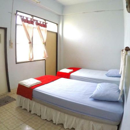 Fame Guesthouse Chumphon Exteriör bild