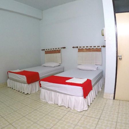Fame Guesthouse Chumphon Exteriör bild