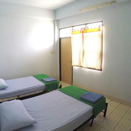 Fame Guesthouse Chumphon Exteriör bild