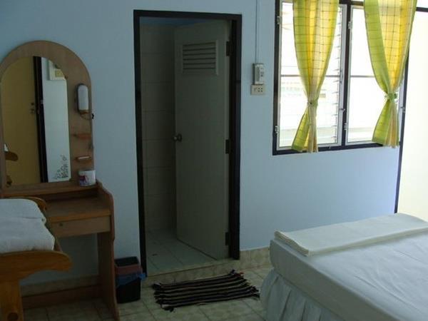 Fame Guesthouse Chumphon Exteriör bild