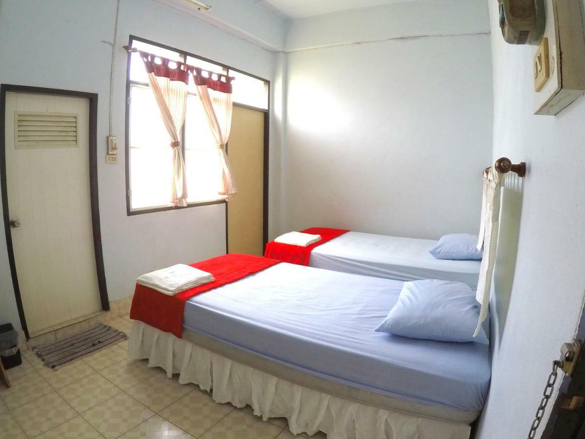 Fame Guesthouse Chumphon Exteriör bild
