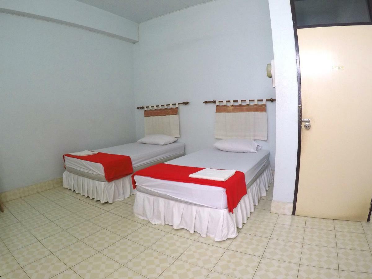 Fame Guesthouse Chumphon Exteriör bild