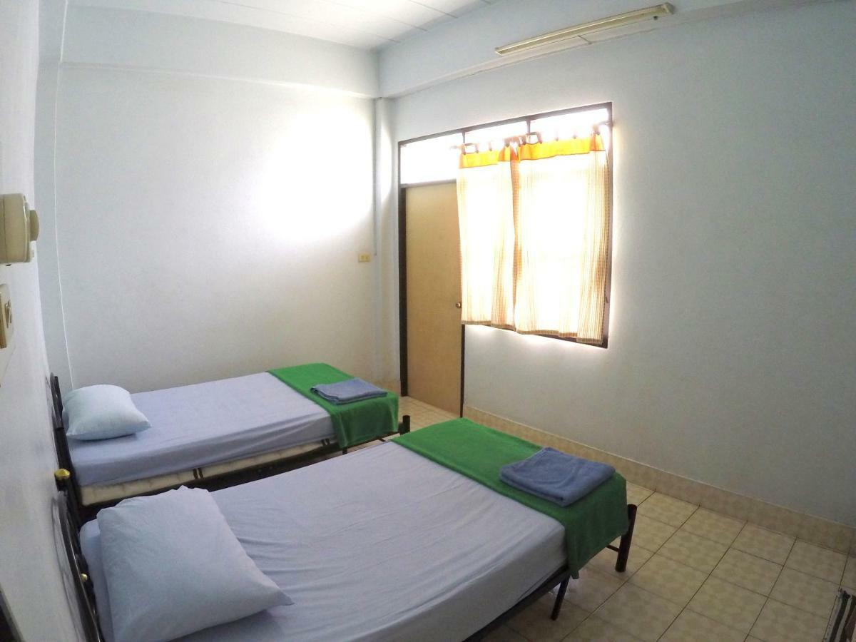 Fame Guesthouse Chumphon Exteriör bild